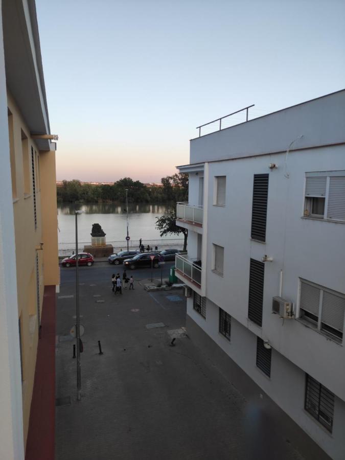 Habitacion Suite Con Bano Privado A Pies Del Rio Guadalquivir Coria del Río Esterno foto